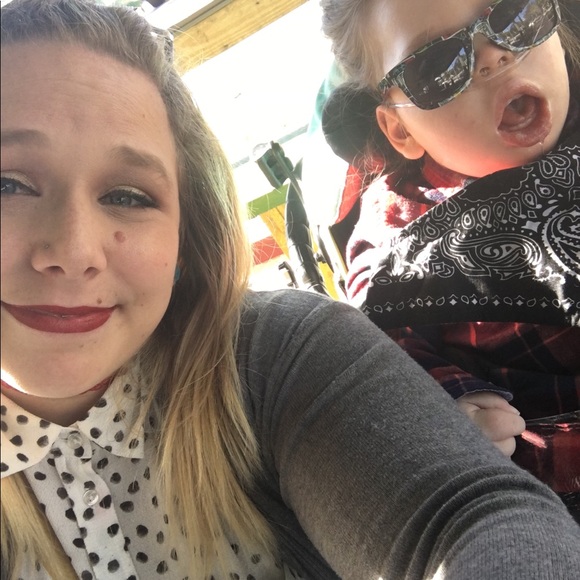 Meet your Posher, Nykole - Picture 4 of 5